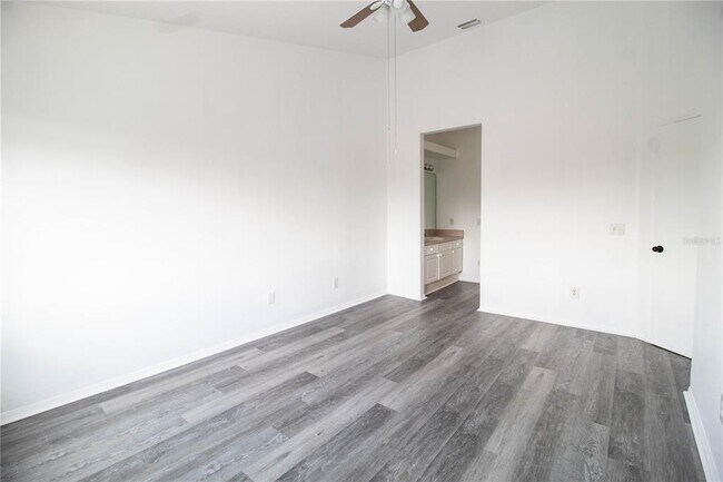 Building Photo - 235 Mango Dr