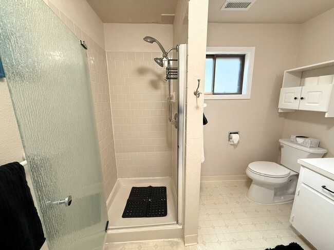 Building Photo - 2217 NE Landover Dr