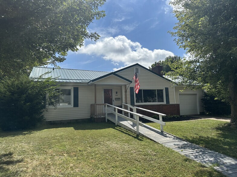 Primary Photo - 368 Darbyshire Dr