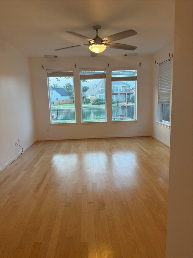Building Photo - 12022 Miramar Shores Dr