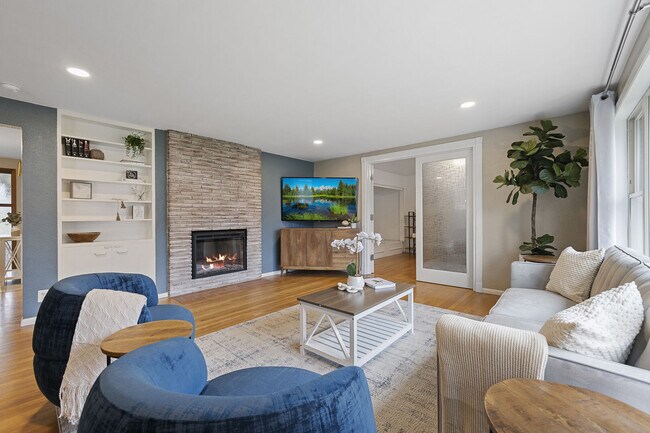 Building Photo - 1627 E Broadway