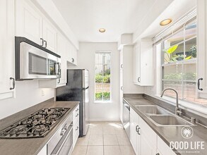 Building Photo - Upgraded 2B/2BA With AC, Washer/Dryer, & Private Patio!