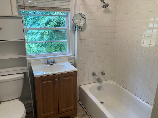 Building Photo - Home for Rent in Historic Horton Waverly Area on Reservoir Hill