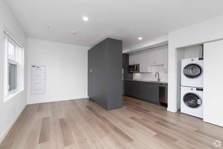 Studio - 460SF - Living Room - Paceline