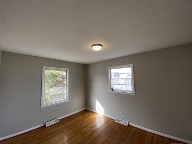 Building Photo - 208 W. Linden