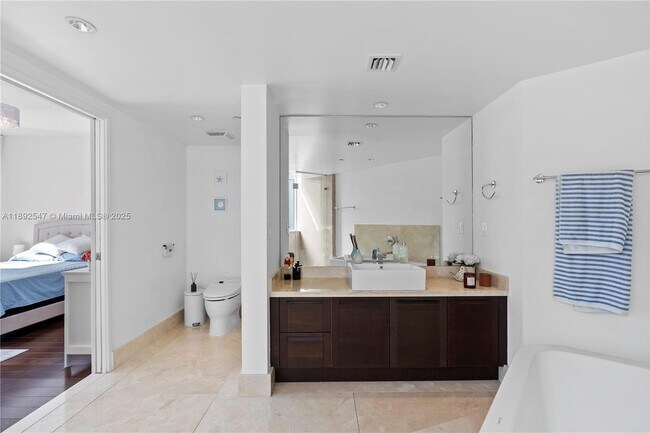 Building Photo - 200 Sunny Isles Blvd