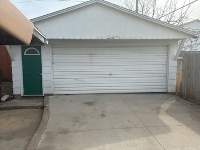 Primary Photo - 2404 Wisconsin St SW