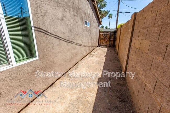 Building Photo - 2204 West Campbell Ave