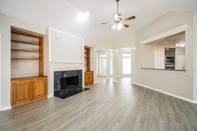 Building Photo - 4030 Echo Mountain Dr