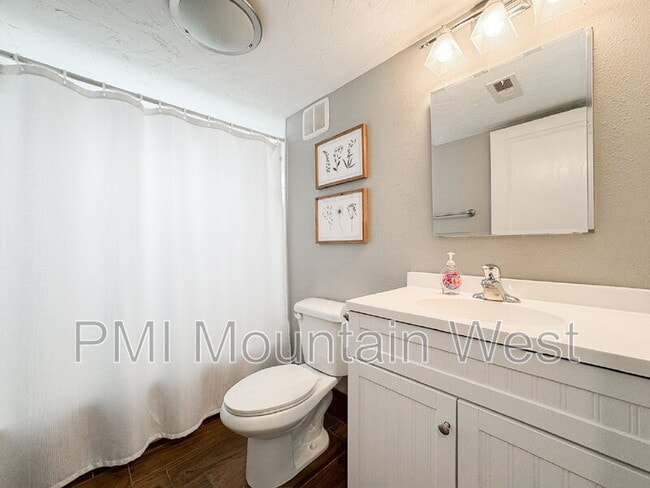 Building Photo - 484 E 900 N