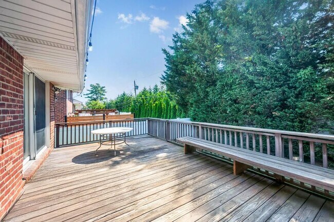 Building Photo - 51 Bellwood Dr
