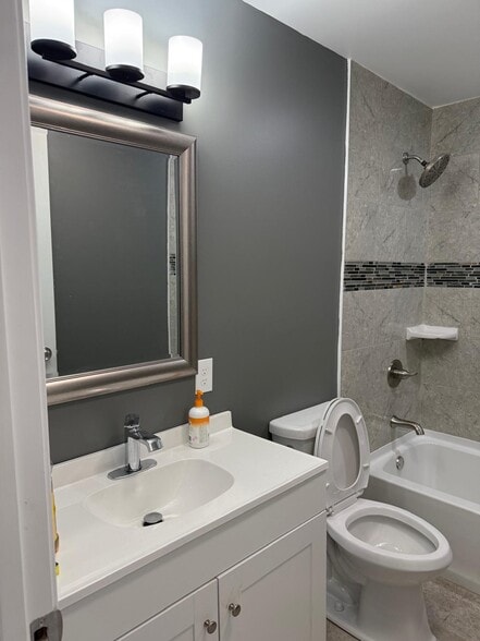 Building Photo - 227 Tolbert St NE