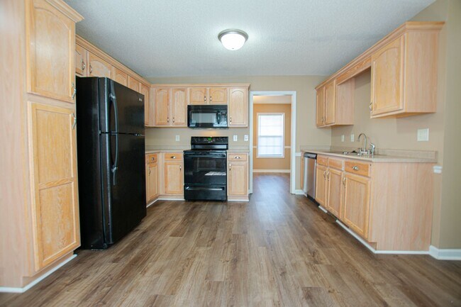 Building Photo - Pet Friendly Three Bedroom with Bonus!
