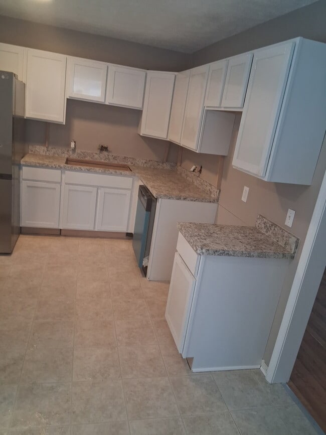 Building Photo - 5932 Park Lake Rd