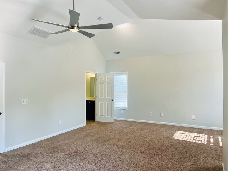 Building Photo - 1105 Circandian Ct