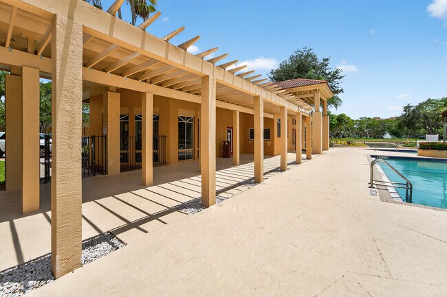 Building Photo - 4807 Via Palm Lakes Via