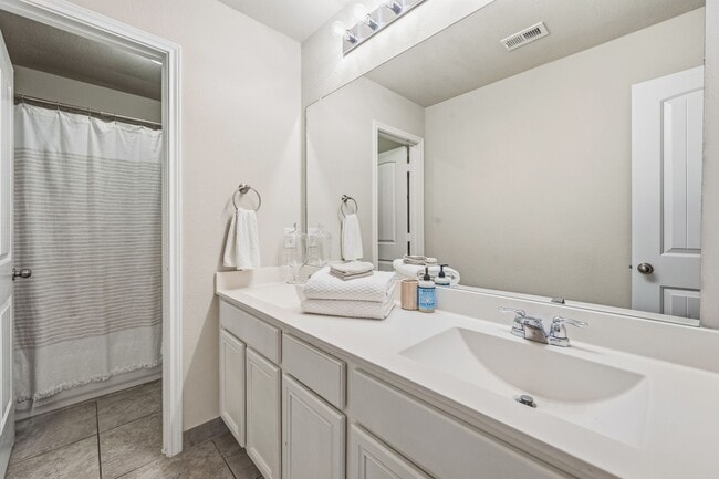 Building Photo - 17606 Virlogeux Ln