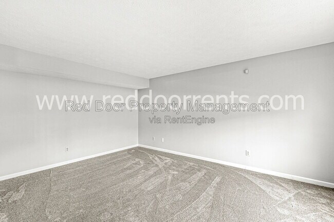 Building Photo - 261 Wyndotte Dr
