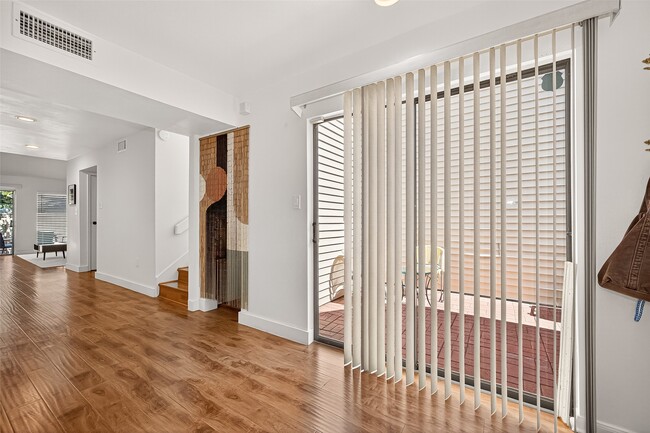 Building Photo - 1422 Chardonnay Dr