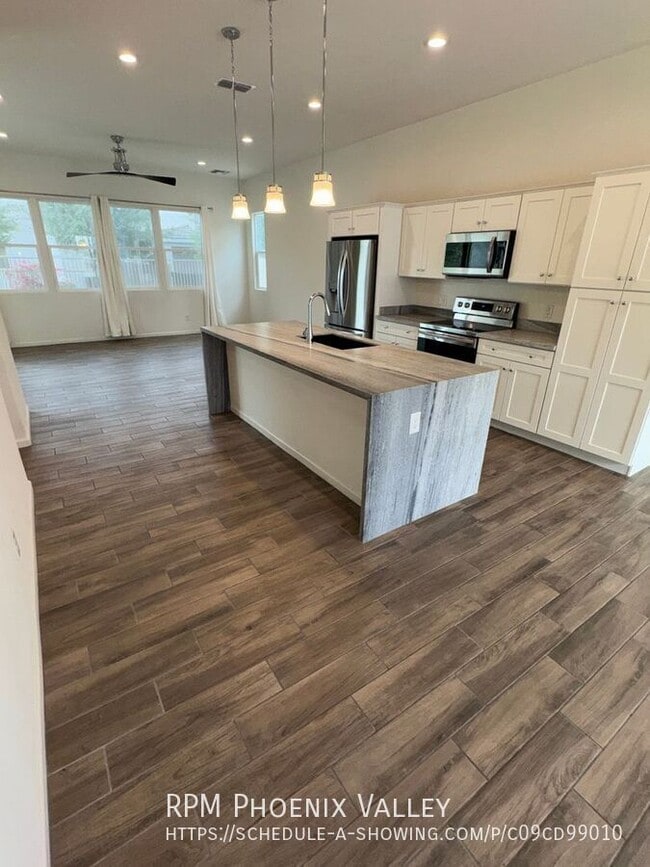 Building Photo - 383 N 157th Ln