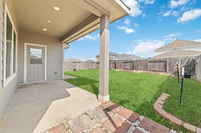 Building Photo - 21430 Poppy Pk Ave