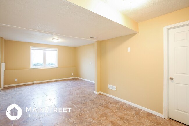 Building Photo - 1507 NW High View Dr