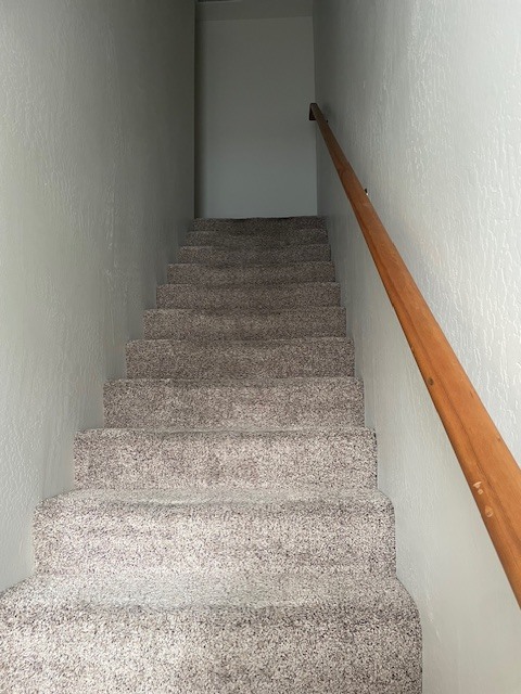 Building Photo - 404 Oak St