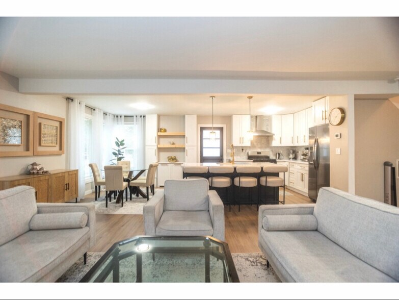 Building Photo - 726 Lawler Ave