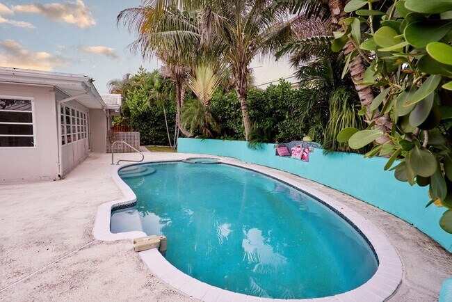 Building Photo - 113 Park Ln E