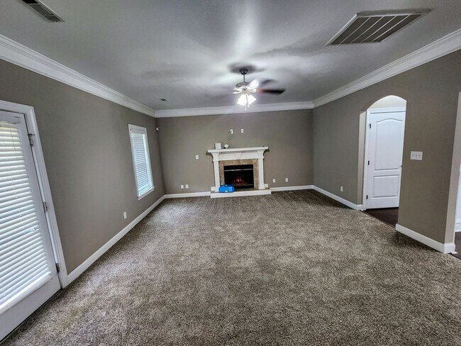 Building Photo - Spacious cul-de-sac home in Grovetown