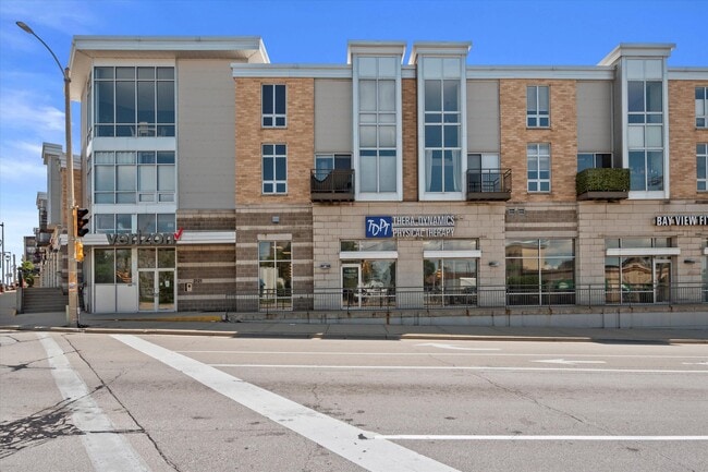 Building Photo - 2121 S Kinnickinnic Ave