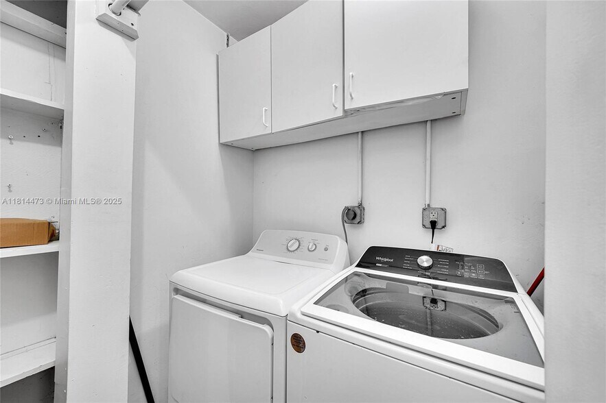 Building Photo - 5451 NE 22nd Ave