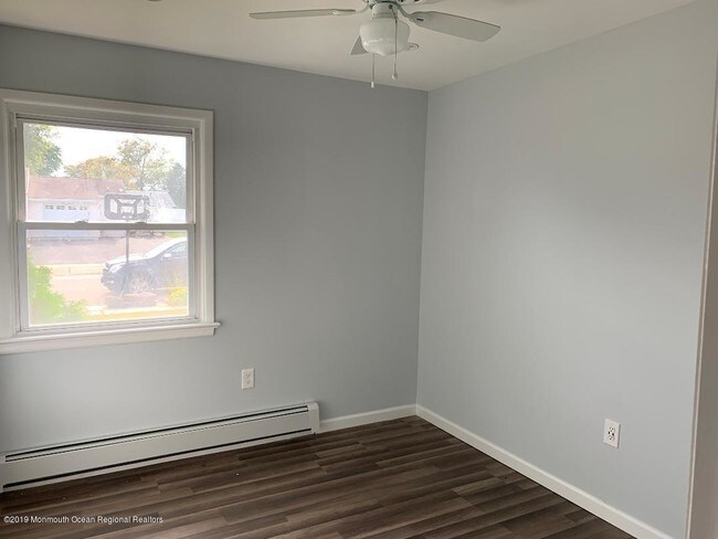 Building Photo - 5 Oneida Ave