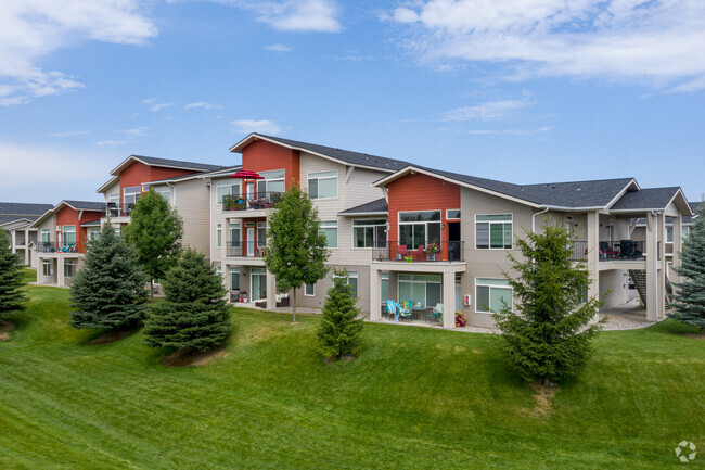 Primary Photo - Courtyard at River District