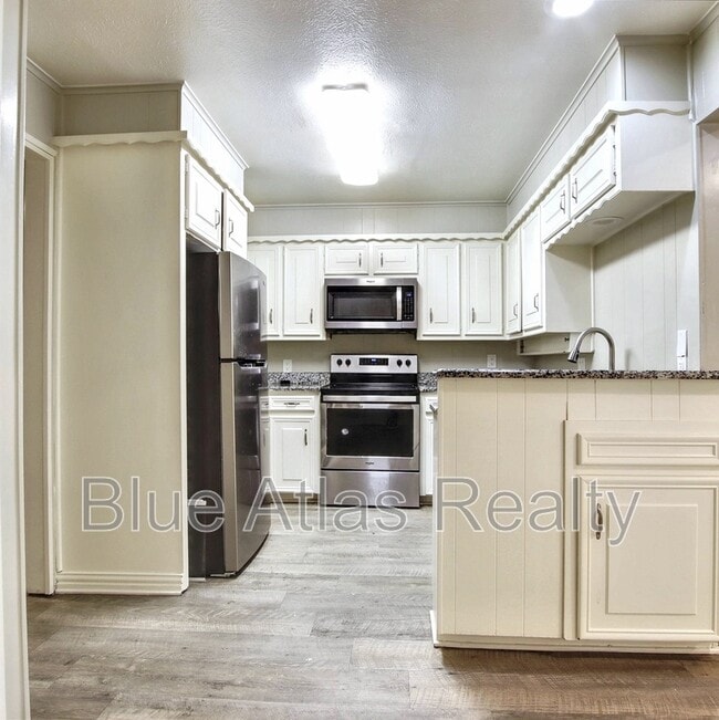 Building Photo - 4439 Altamesa Blvd