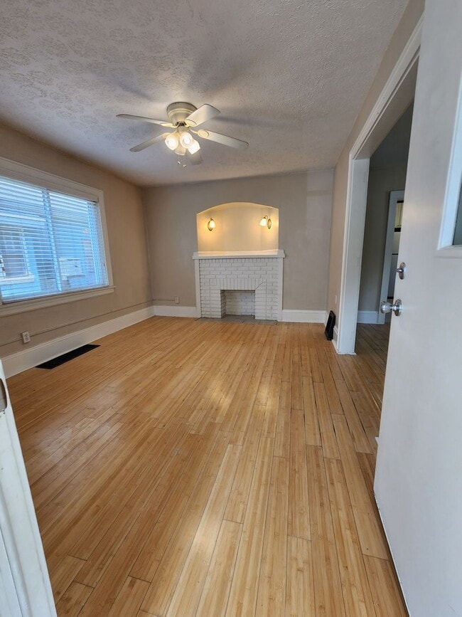 Building Photo - 97 E Emerling Ave