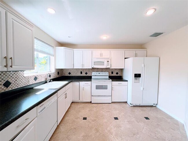 Building Photo - 2032 Discovery Cir E