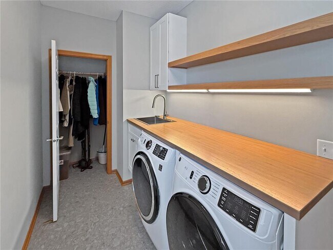 Building Photo - 4591 Empress Way N