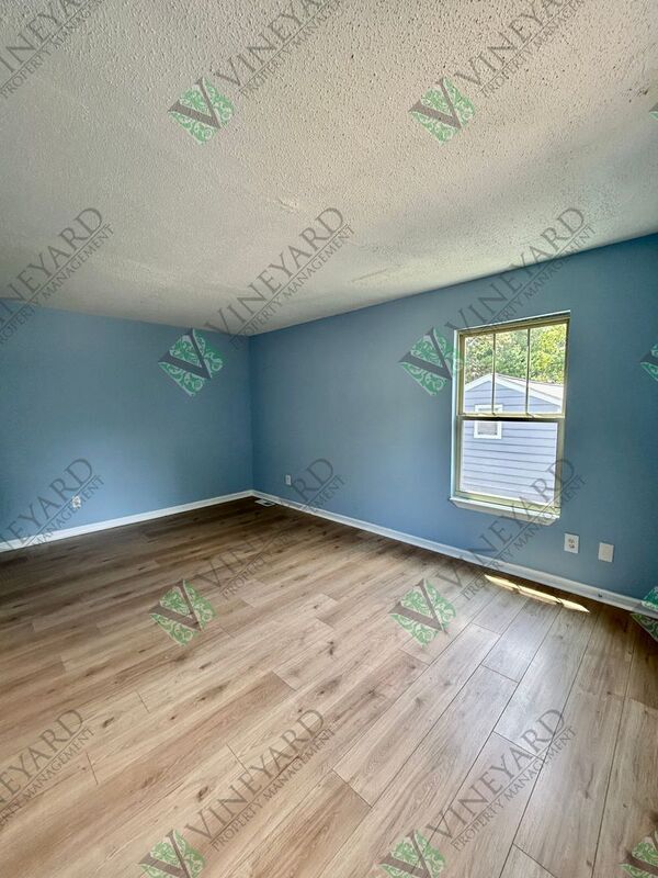 Building Photo - 1014 Falling Water Dr