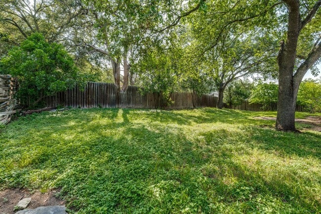 Building Photo - 16006 Eagleway St