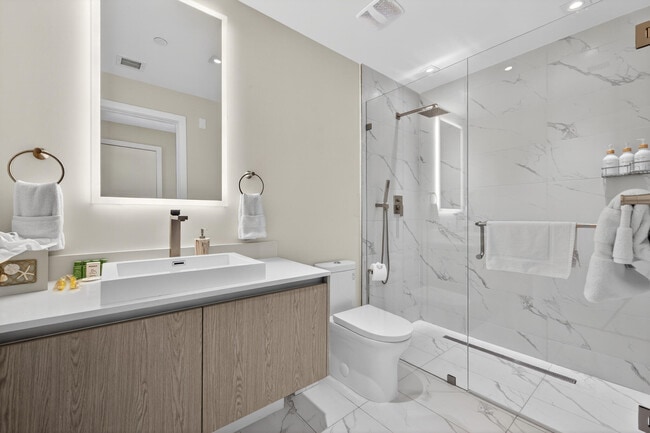 Building Photo - 3100 N Ocean Dr