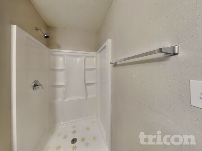 Building Photo - 5001 Oregon Ct