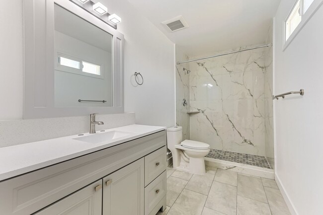 Building Photo - Massive Remodeled Tri-Level Near ASU with Diving Pool