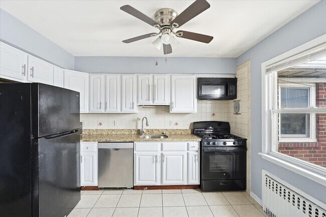 Building Photo - 1400 70th St