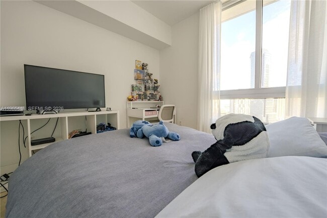 Building Photo - 350 S Miami Ave