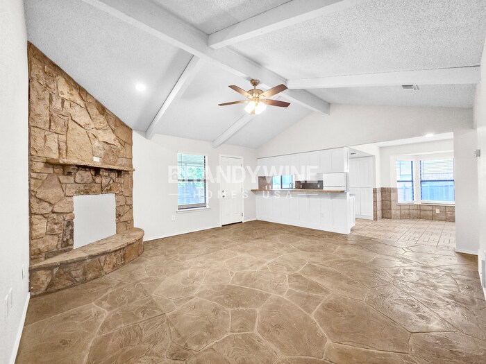 Building Photo - 6636 Valley View Dr