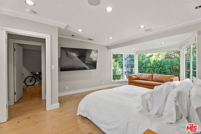 Building Photo - 10630 Somma Way