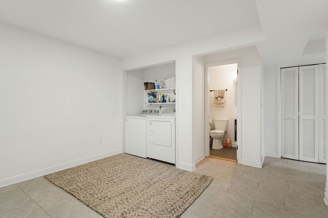 Building Photo - Longview Road