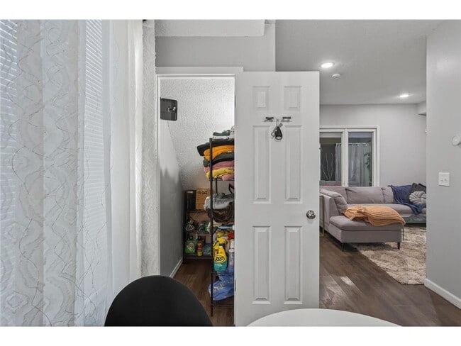 Building Photo - 884 Westminster St