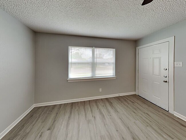 Building Photo - 4720 Kilpatrick Ave